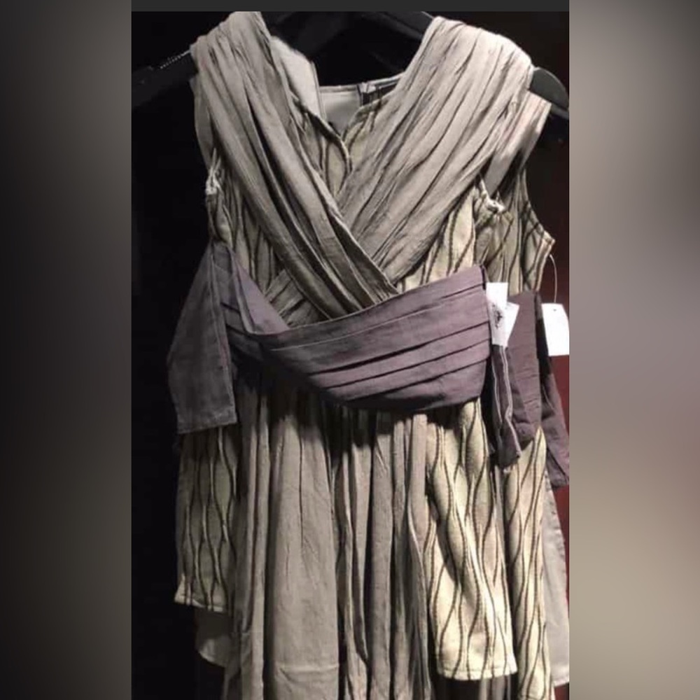 Star Wars Galaxy's Edge Rey Attire (Youth) x Large & arm bands